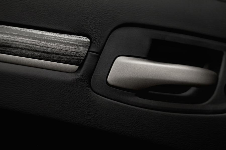 Детали интерьера Chrysler 300C John Varvatos Limited Edition (LX2) 2013 года  (фото 23 из 27)